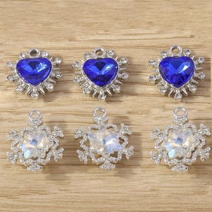 Ciondoli in Lega Vintage con Strass a Cuore e Fiocco di Neve Accessori per la Creazione di Gioielli Fai-da-te per Donna