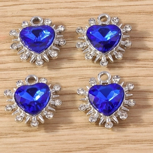 Eleganti ciondoli a forma di cuore con cristalli blu per la creazione di gioielli