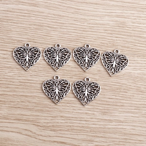 Packung silberne Herzanhänger aus Legierung mit hohlem Schmetterlingsdesign für DIY-Schmuck