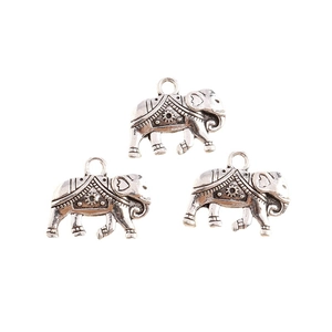 Drie vintage olifant hangers met bohemien patronen voor doe-het-zelf sieraden maken