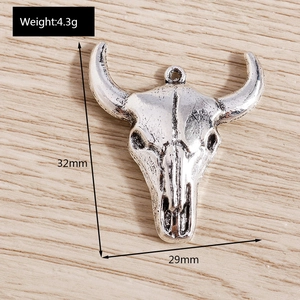 Macro detail of vintage silver bull skull pendant showing 32mm height and 4.3g weight