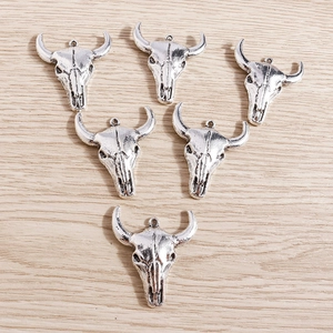 Retro bull skull alloy pendants in vintage silver finish for DIY jewelry making