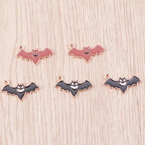 5 Halloween vleermuis bedeltjes in zwart en bordeaux legering voor DIY sieraden