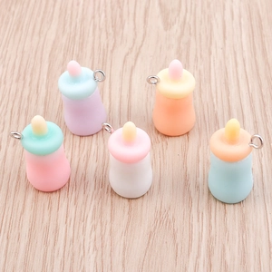 Pendenti a biberon in resina colorata con anelli metallici per creazione di gioielli