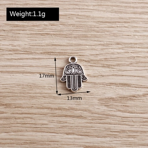 Vista macro dettagliata della mano di Fatima argento retrò da 17mm x 13mm per gioielli fai da te