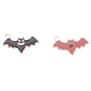 Schattige vleermuishangers in zwart en roodbruin voor Halloween sieraden DIY ambachten