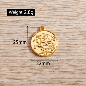Détail du pendentif pièce dorée 22mm avec relief cavalier 1927 et dimensions exactes