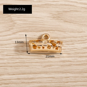 Detail of 21mm gold-plated hollow alloy curved tube connector with sunflower pattern