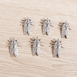 Set of 6 vintage silver cicada insect charms in antique alloy for DIY jewelry making
