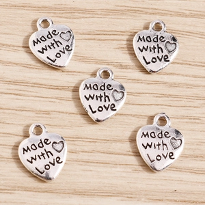 5pcs heart shaped alloy pendants with Made with Love engraving on wood background