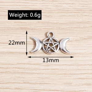 Détail du pendentif lune triple en alliage argenté, dimensions 22mm x 13mm et poids 0,6g