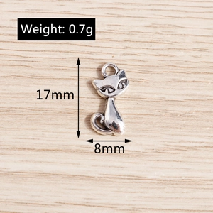 Macro view of fox animal charm showing 17mm x 8mm size details and 0.7g weight