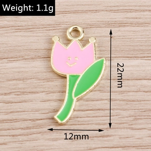 Dettaglio del ciondolo a tulipano rosa con misure di 22x12mm e peso di 1,1 grammi