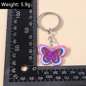 Mesure détaillée d'un porte-clés papillon coloré à plusieurs couches avec paillettes