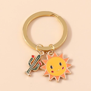 Porte-clés doré avec pendentifs émail cactus et soleil dessin animé sur grand anneau métal
