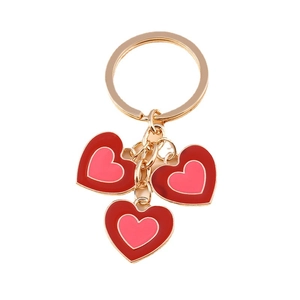 Porte-clés minimaliste double cœur avec pendentifs en métal émaillé rouge et rose