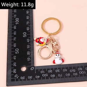 Dettaglio del portachiavi natalizio in metallo con Babbo Natale e pupazzo di neve, 11,8 g