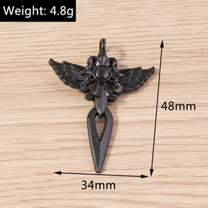 Détails du pendentif croix gothique noire, hauteur de 48mm et poids de 4,8g
