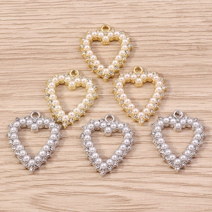 Set of heart-shaped pendants with pearls and crystals in gold and silver finish