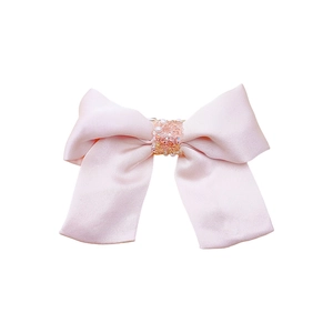 Fermaglio per capelli a fiocco in raso rosa chiaro per bambine con perle e strass centrali