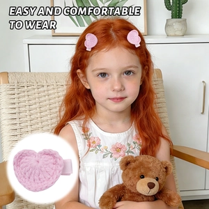Handgemachte rosa gehäkelte Herz-Haarspange mit weicher Textur und sicherem Clip-Halt