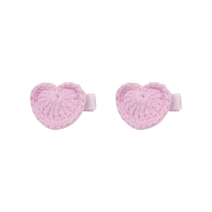 Paar handgefertigte rosa gehäkelte Herz-Haarspangen mit stoffbezogenen Clips für Kinder