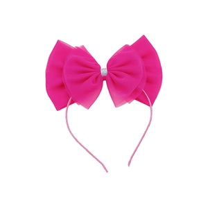 Détail du serre-tête avec nœud en organza rose et centre pailleté pour un style princesse