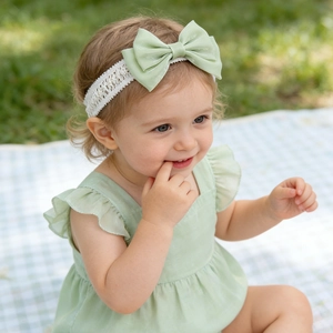 Elastic baby lace headband with a light green bow, perfect for infants and toddlers