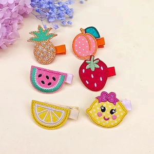 Détails des barrettes à motifs de fruits pour filles avec ananas à paillettes et fraise brodée
