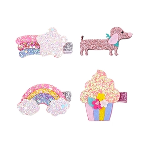 Détail de barrettes pour bébés en tissu pailleté et feutre avec quatre formes mignonnes