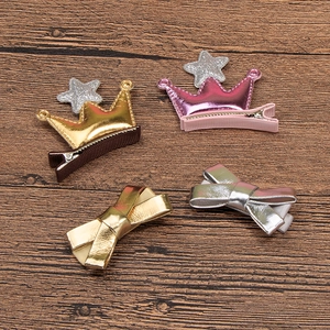 Lot de barrettes pour filles avec couronne étoilée et nœuds dorés sur bois