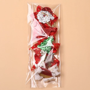 Dettaglio del set di fermagli natalizi con Babbo Natale, renna e albero glitter