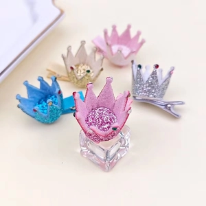 Lot de cinq barrettes à paillettes en forme de couronne pour filles en rose et bleu