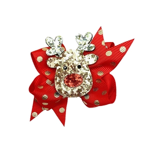 Dettaglio molletta natalizia con fiocco rosso, renna glitterata e paillettes dorate