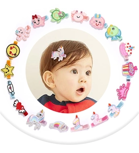 Set detallado de horquillas infantiles con bordados coloridos de animales y coronas