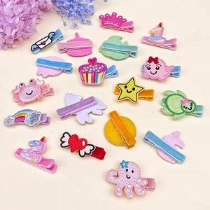 Set de pinzas bordadas para niña con estrellas, coronas y motivos de animales