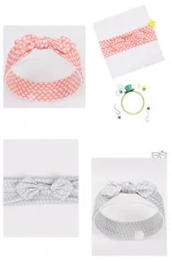 Details von Baby-Stirnbändern mit rosa Herzprint und grauen Polka-Dot-Mustern