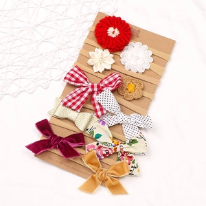 Lot de 10 bandeaux pour bébé avec fleurs et nœuds variés sur des bandes en nylon élastique