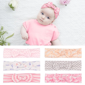 Weiches Baby Stirnband Set mit 6 elastischen Schleifen in Rosa und Weiß Mustern
