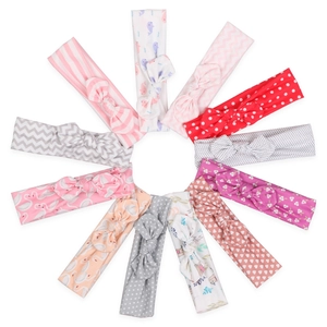 Set mit 12 elastischen Baby Stirnbändern mit bunten Mustern und weichen Schleifen