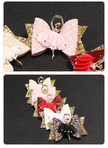 Détails des barrettes ballerine avec nœuds pailletés et ornements en strass brillants