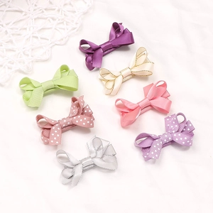 7pcs set of colorful grosgrain ribbon bow hair clips for kids on a white fabric background