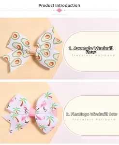 Détail de barrettes à cheveux moulin à vent avec imprimés tropicaux avocat et flamant