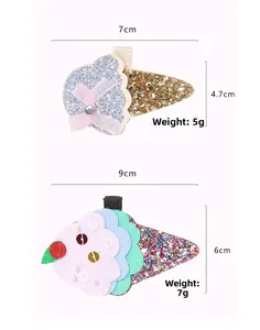 Dettaglio delle mollette per capelli a forma di gelato con paillettes e dimensioni incluse