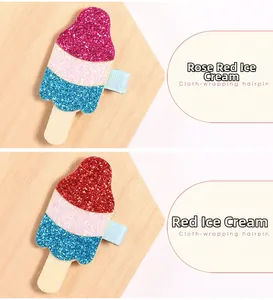 Dettaglio di fermagli per capelli a forma di gelato glitter rosa e rossi con tessuto