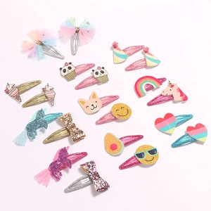 Bunte Pailletten Haarclips Set mit Einhorn und Regenbogen Motiven für Mädchen