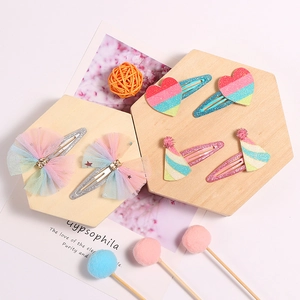 6-teiliges Glitzer-Haarclip-Set für Kinder mit Regenbogenherzen und Einhorn-Schleifen