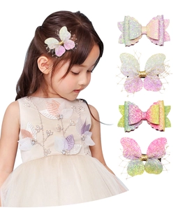 Detail of gradient glitter butterfly hair clips with soft tulle and shiny sequins for girls
