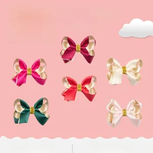 Detailansicht bunter Satin-Haarschleifen-Sets mit goldenen Glitzermitten für Mädchen