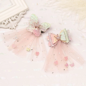 Fermagli per capelli a farfalla e corona con nappe lunghe in tulle rosa
